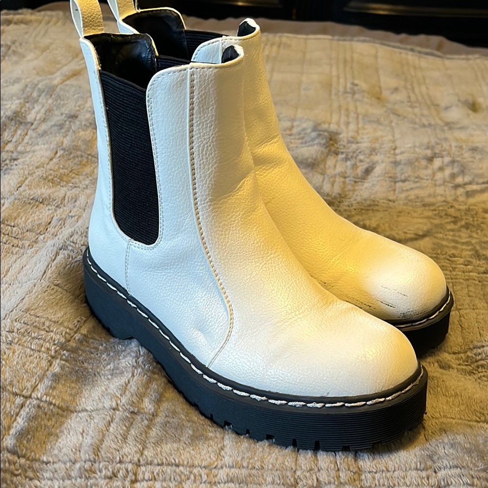 Women's White Sincerely Jules Chelsea Boots
